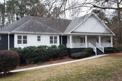 photo of repainted brick home in alpharetta