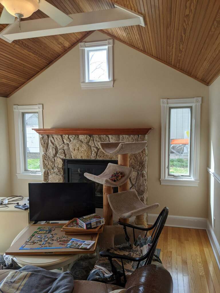 Main living areas repainted for a brighter look. Preview Image 3