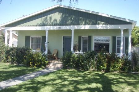 A Charming Two-Tone Paint Job