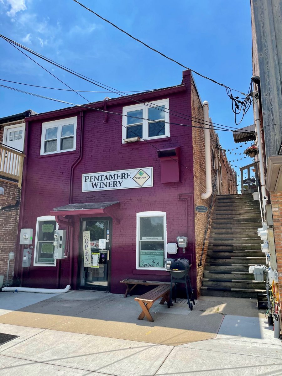 After the retail building was repainted. Preview Image 2