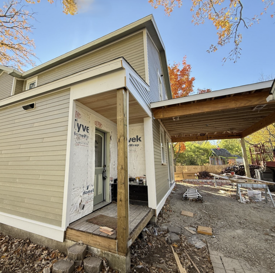 house with worn beige siding Preview Image 1