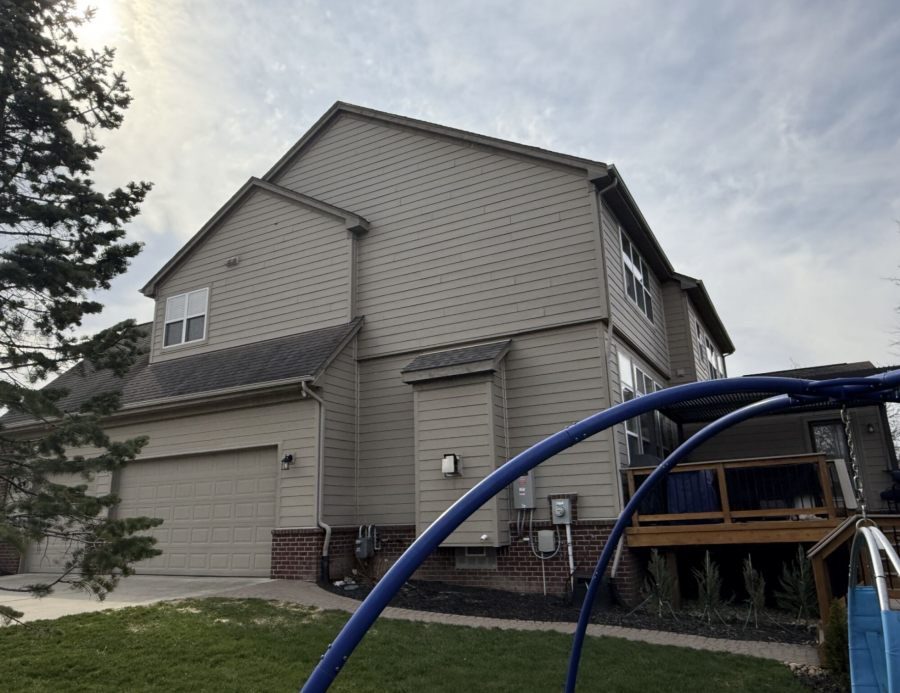 house with beige siding before repaint Preview Image 6