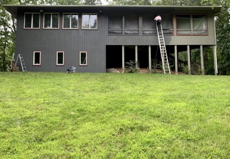 Exterior house spray painting