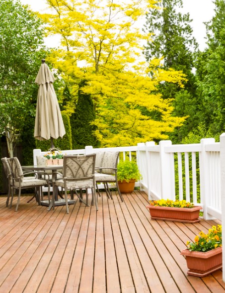 deck with white vertical railing spindles