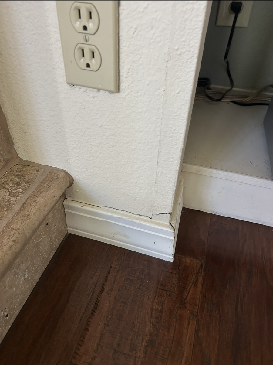 interior wall with cracks Preview Image 5