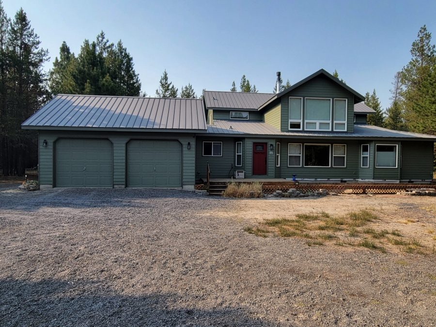 Photto of repainted home exterior and garage in La Pine, Oregon Preview Image 2