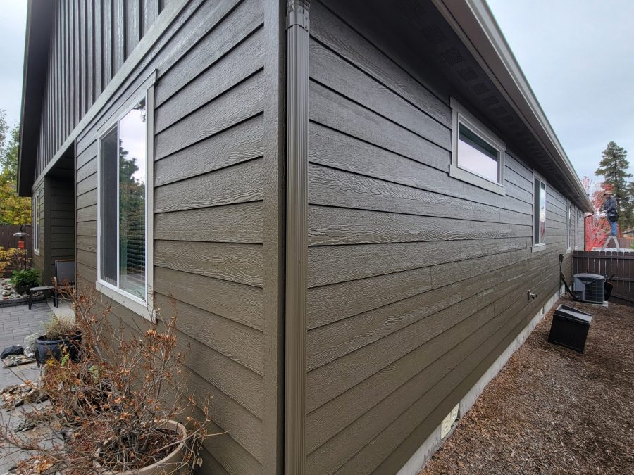 Side Photo of Single Family House painting in Redmond, OR Preview Image 2