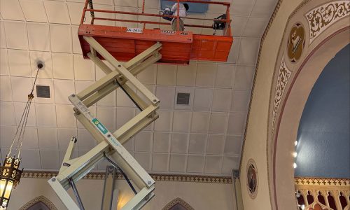 Crew On Scissor Lift