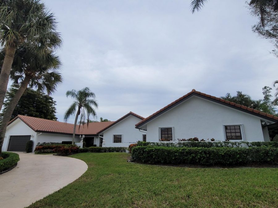 front of house painted white boca raton house painting company Preview Image 1