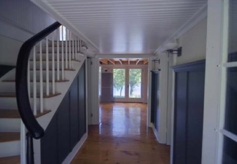 Navy Wainscot - Interior painting and color consulting