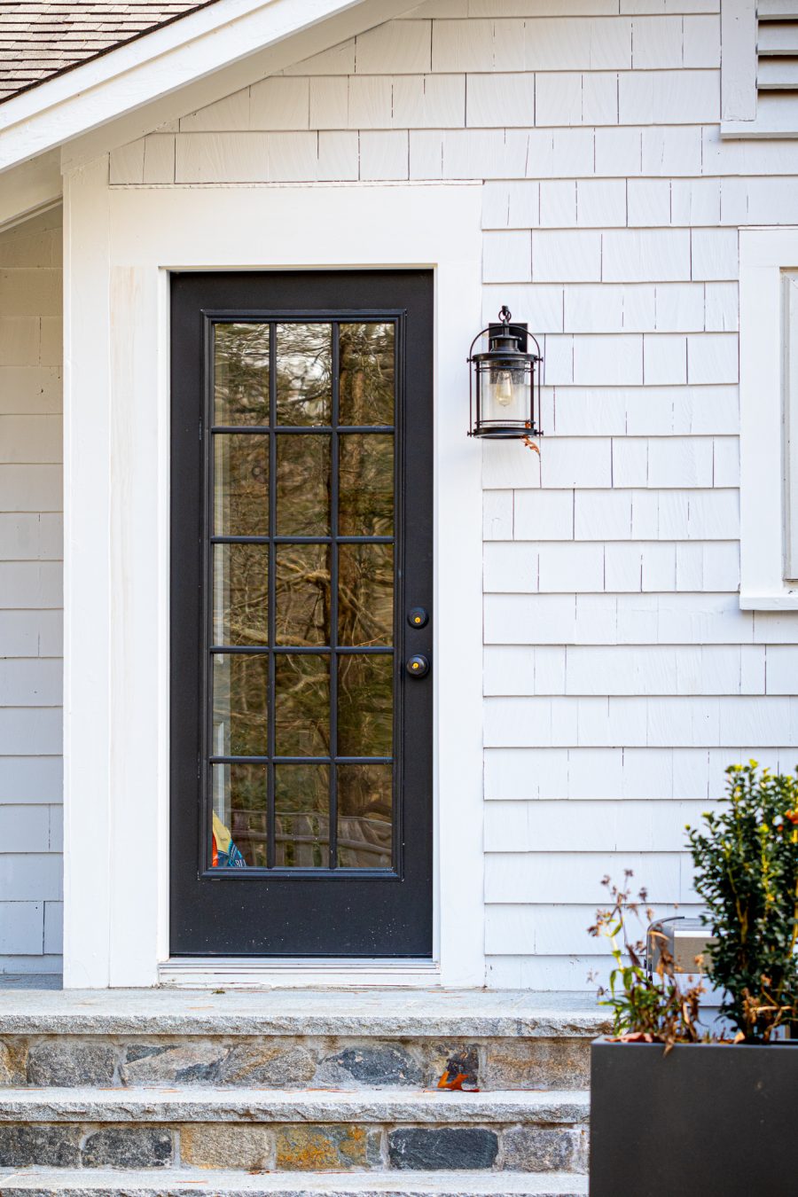 Black side door with white trim Preview Image 6