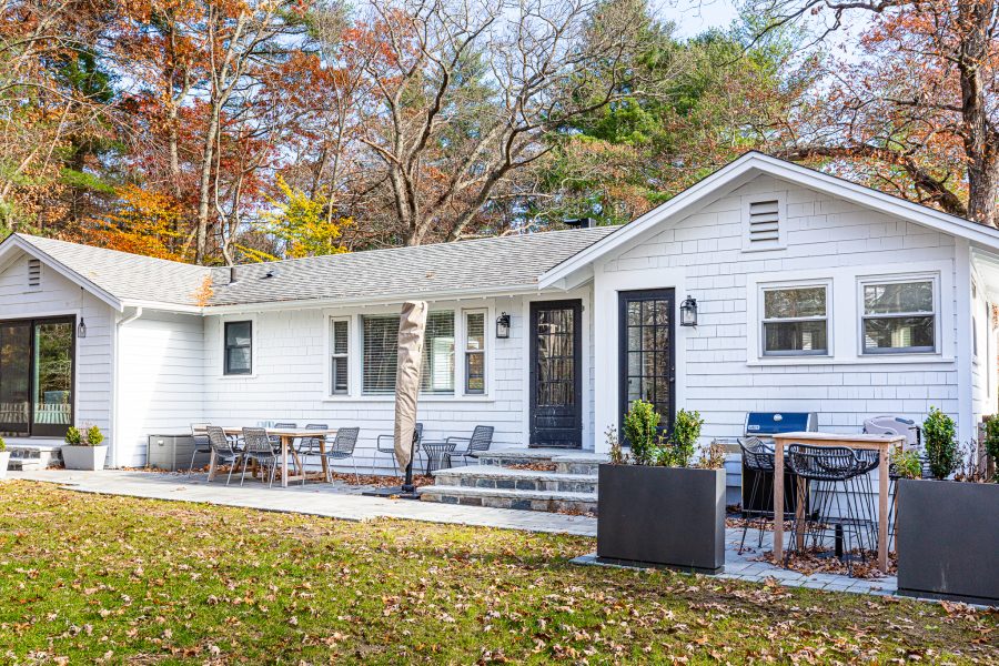 White ranch home Preview Image 2