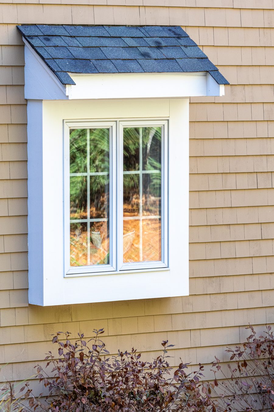 Bay window , white painted trim Preview Image 2
