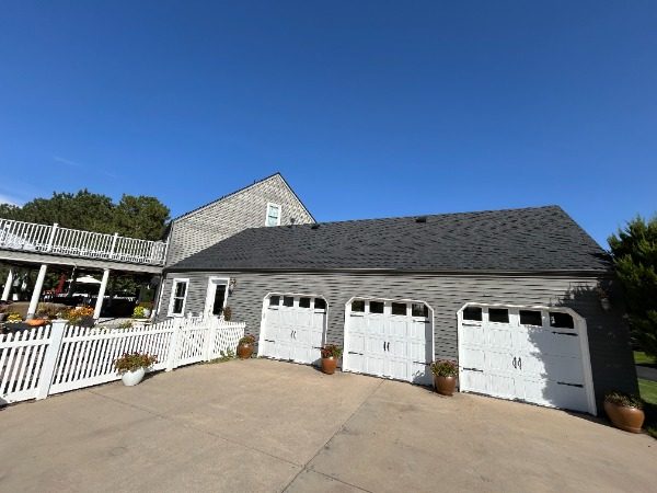 three car home garage and driveway Preview Image 12