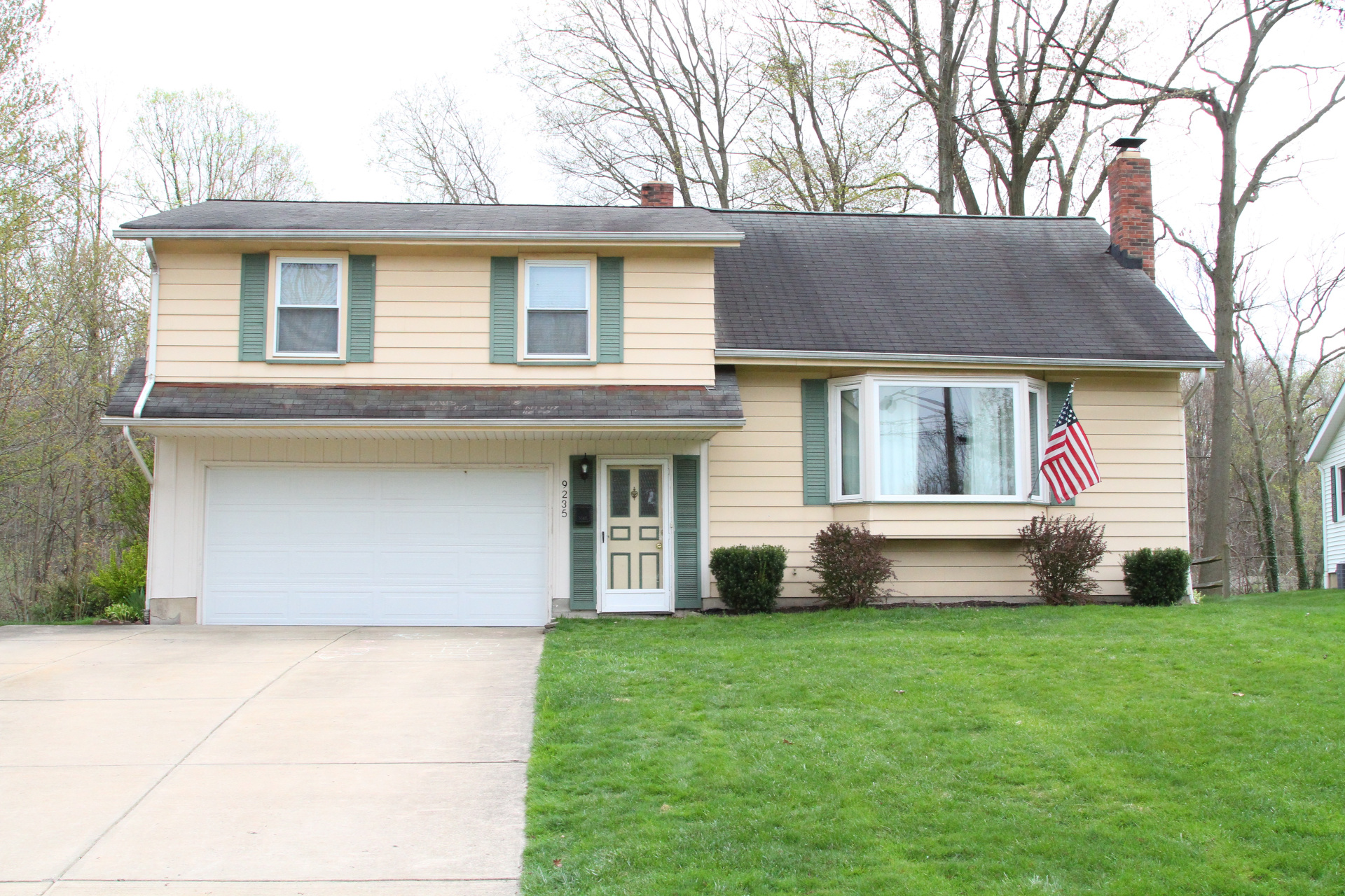 Split level exterior painting in Twinsburg, OH - Before