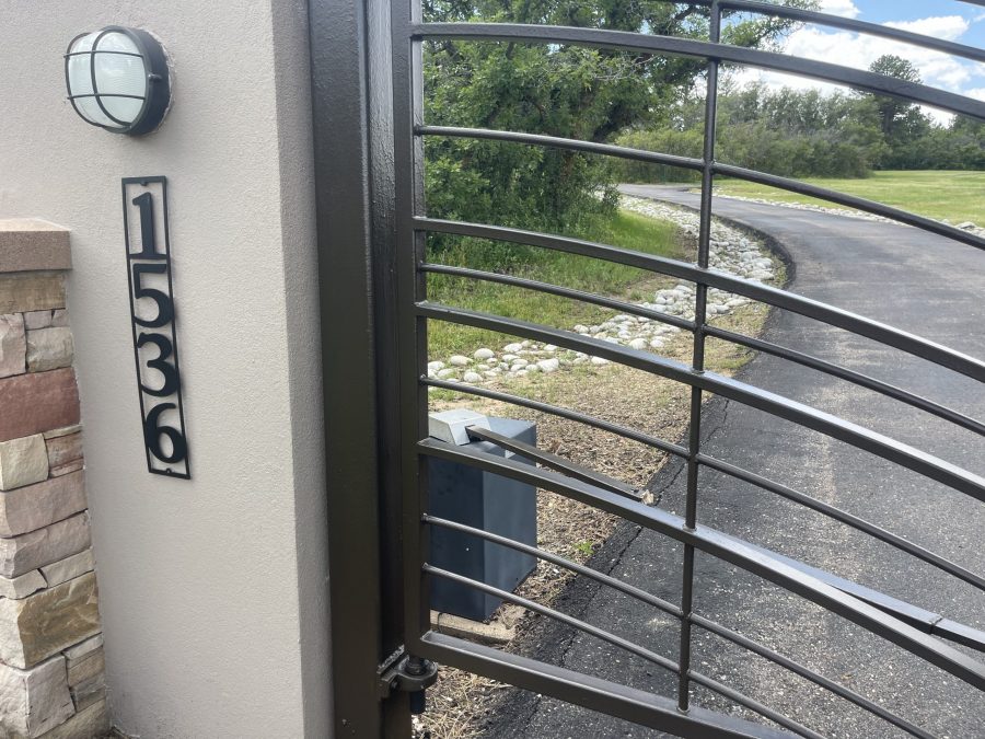 metal gated entrance to home driveway Preview Image 2