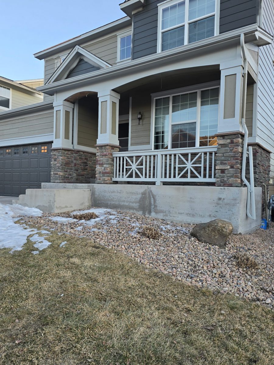 exterior front view of house and yard Preview Image 2