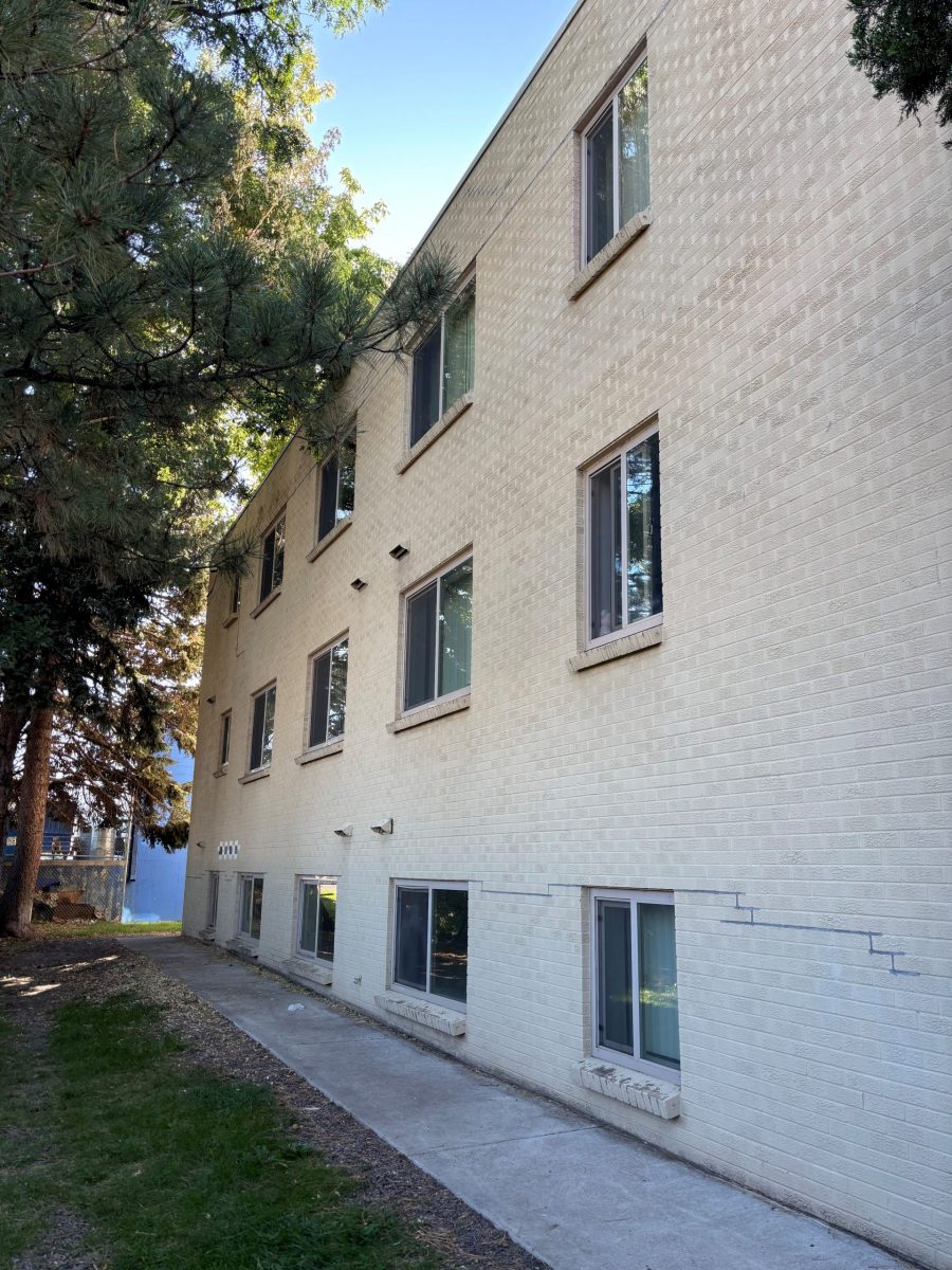 multi-unit housing buidling exterior before repaint Preview Image 14