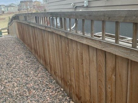 worn wooden fence Preview Image 3