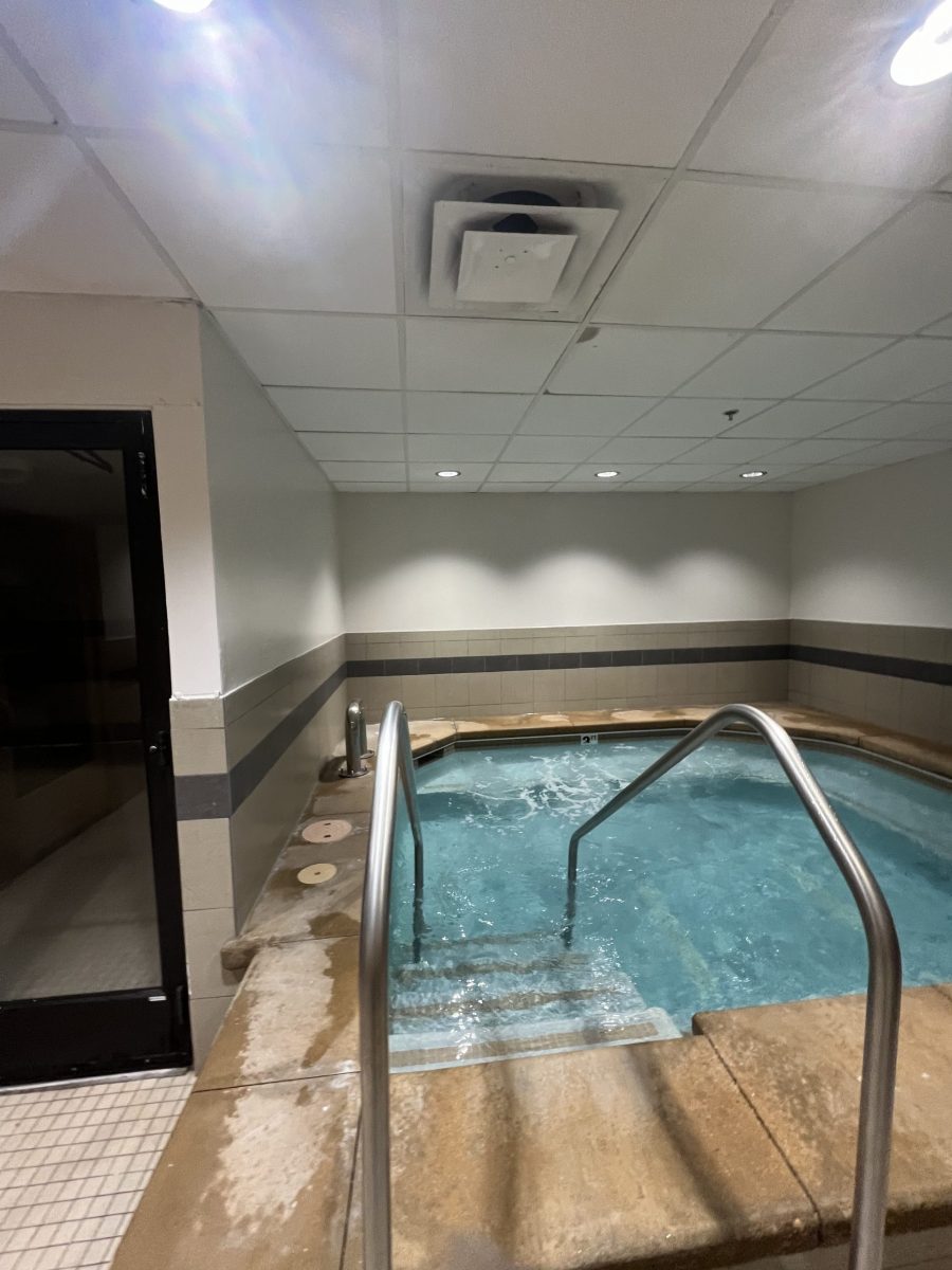 locker room hot tub Preview Image 4