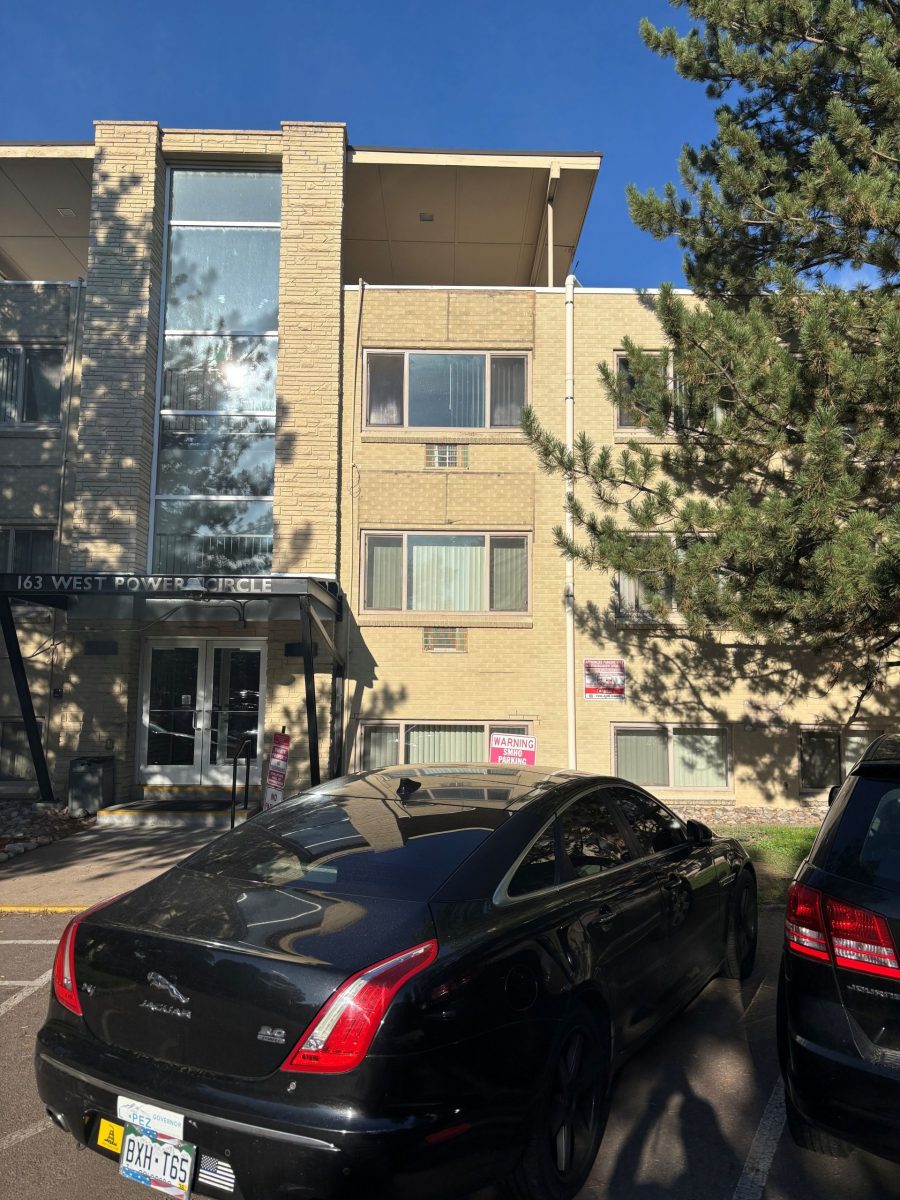 multi-unit housing buidling exterior before repaint Preview Image 12