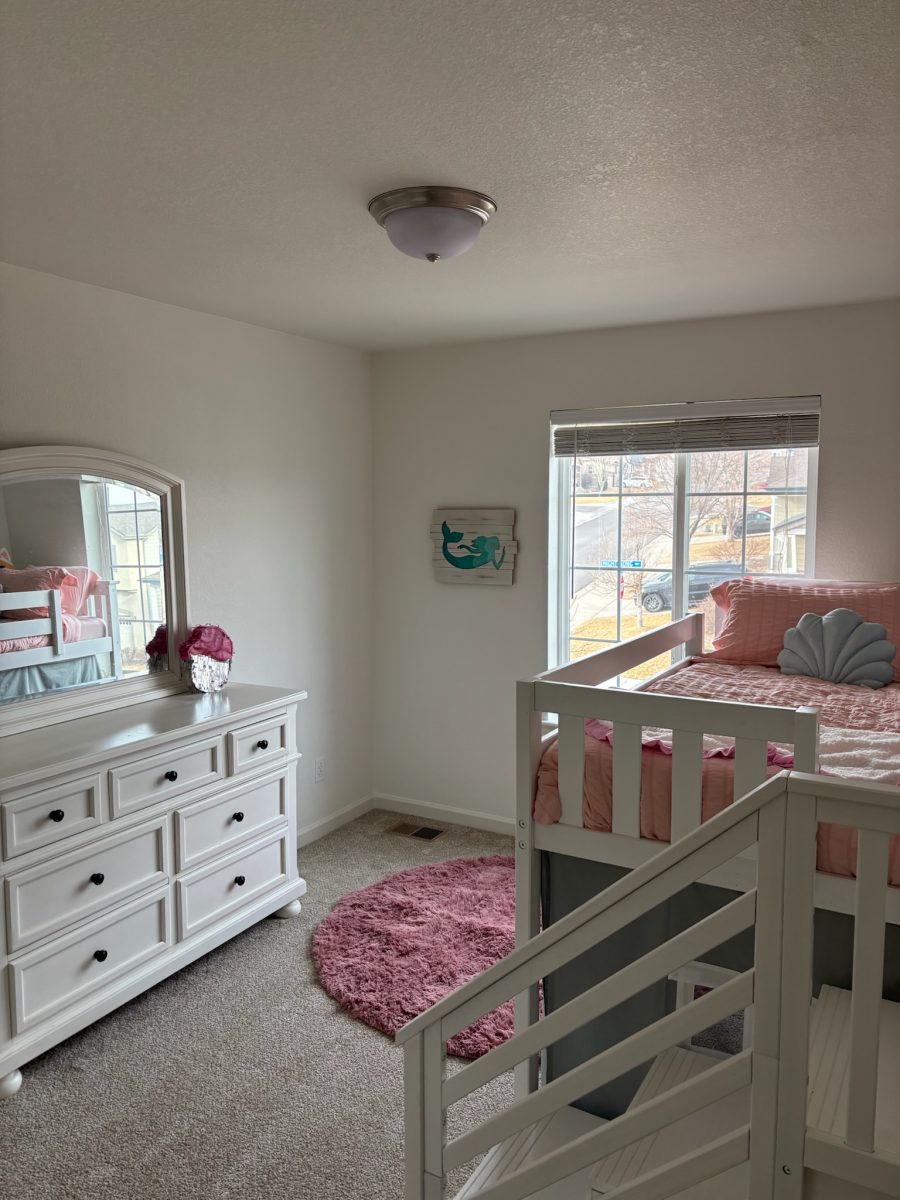 white painted interior room Preview Image 10