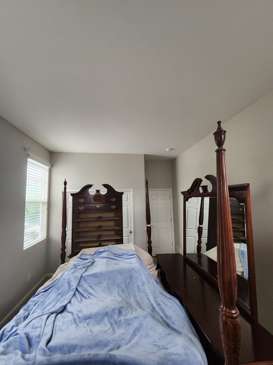 bedroom with four poster bed Preview Image 7