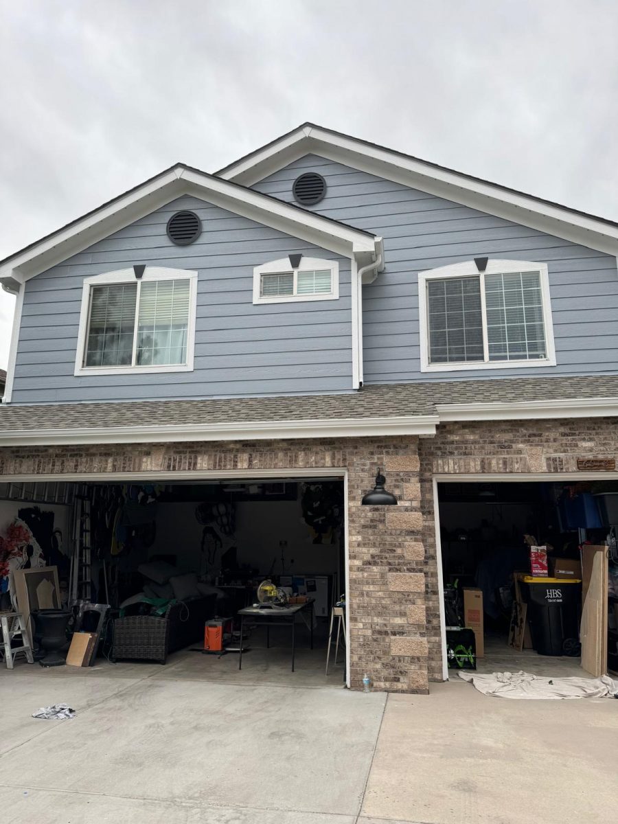 house with garage doors open Preview Image 4