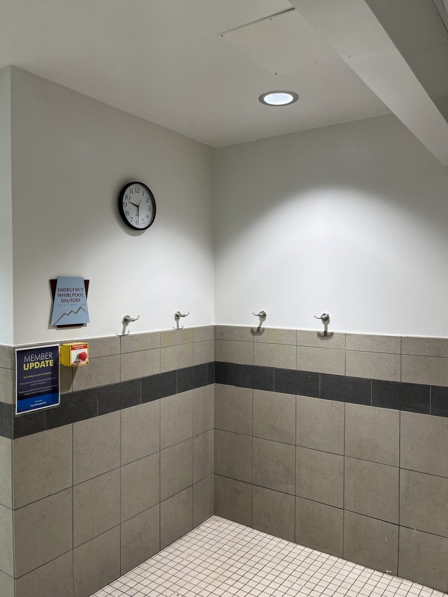 corner wall in locker room Preview Image 6