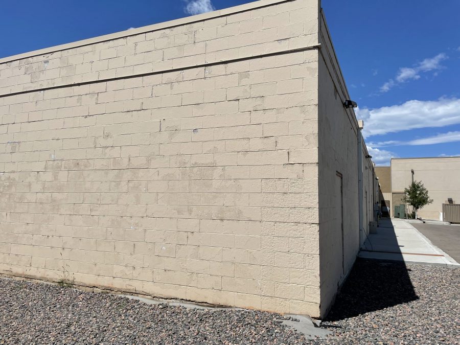 gravel area next to shopping center building Preview Image 12