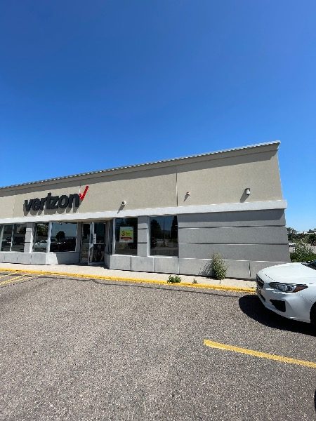 exterior of verizon retail building before repaint Preview Image 4