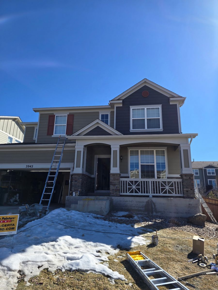 front of home with yard Preview Image 1