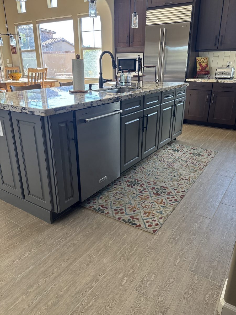 kitchen island with dark cabinets Preview Image 1