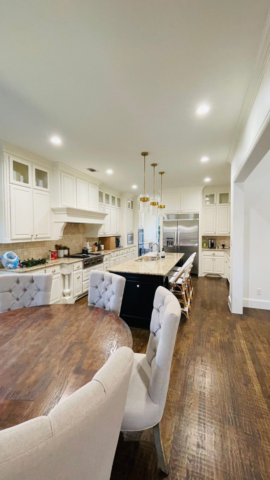 kitchen with island and round table Preview Image 2