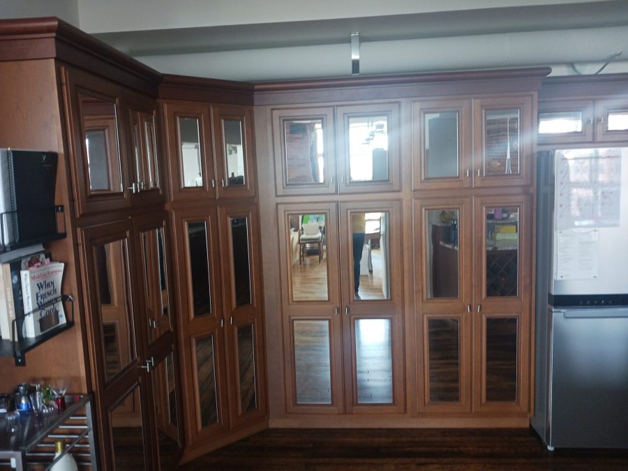 wall of kitchen cabinets with mirror faces Preview Image 5