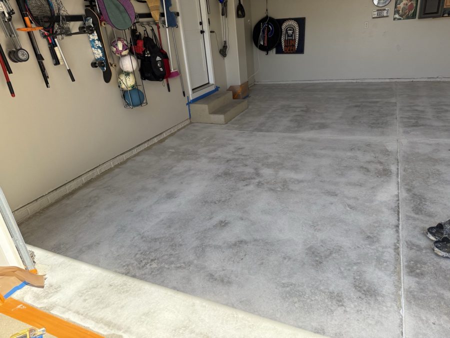 home garage with concrete floor Preview Image 3