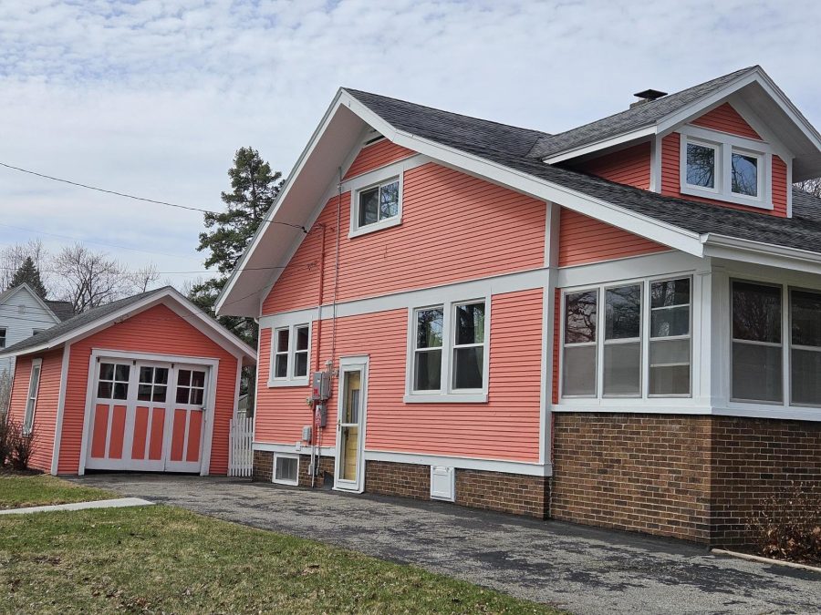 house with pink painted siding Preview Image 1