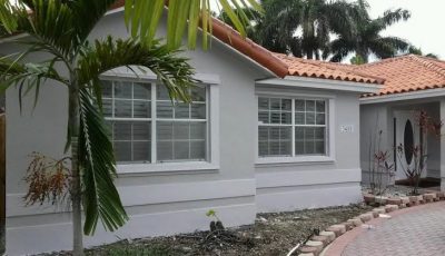 white stucco home in florida