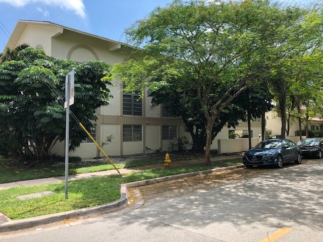 Gables Condominiums - Front Preview Image 2