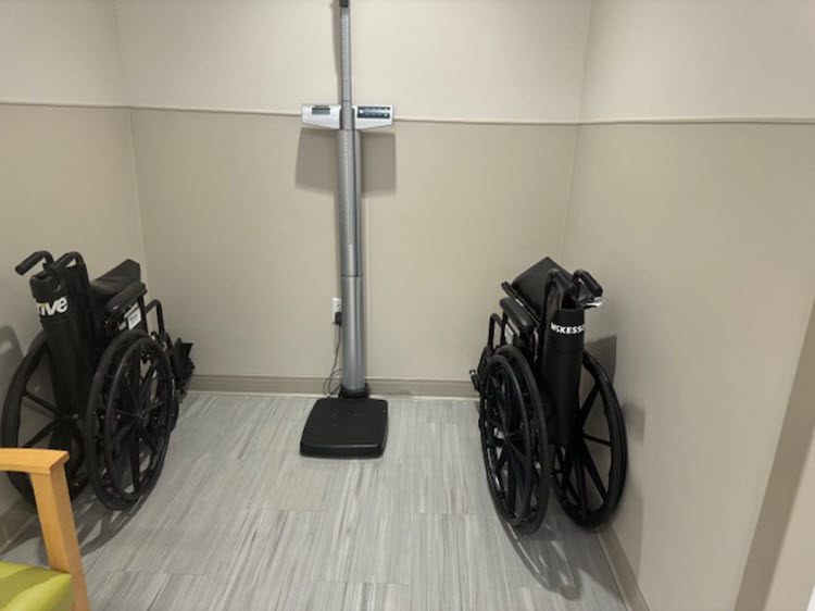 photo of repainted medical center in union city Preview Image 1