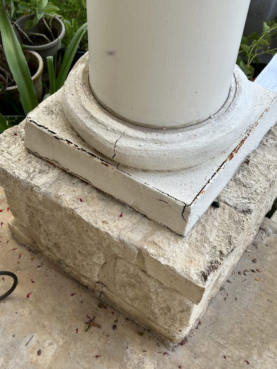 cracked concrete pillar Preview Image 2