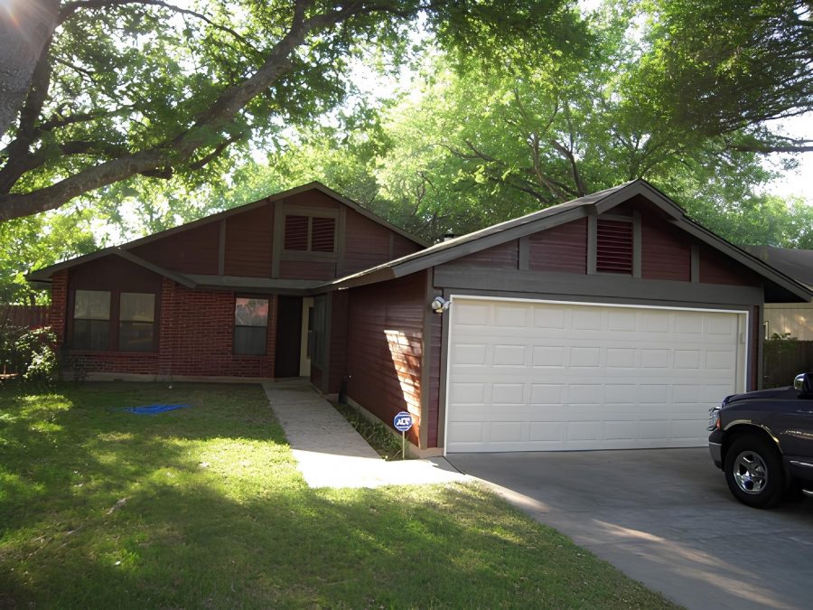 Stained Log Cabin in Thousand Oaks, TX