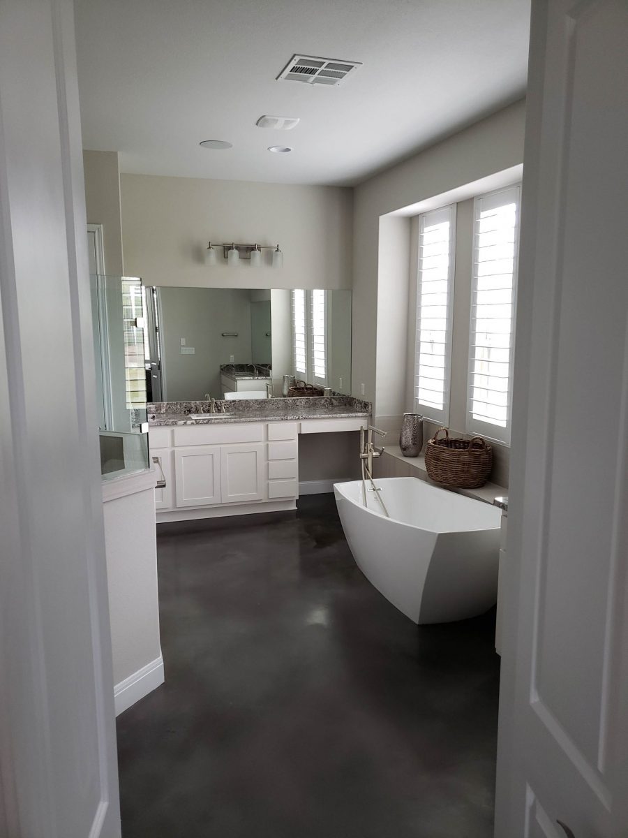 white painted bathroom with soaking tub Preview Image 1