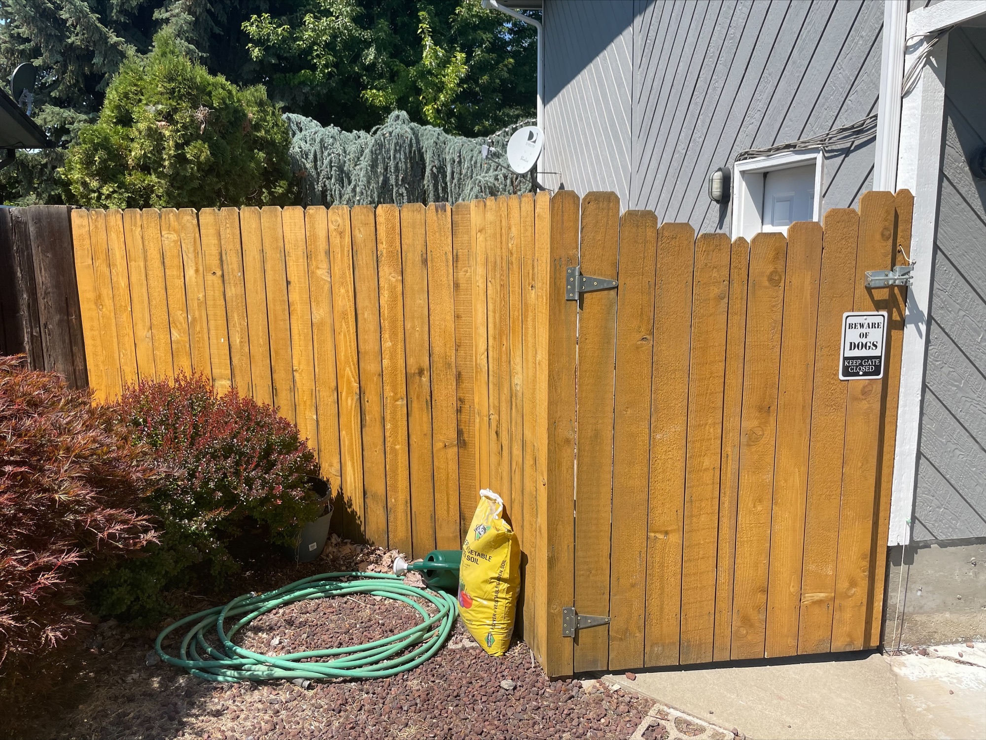 Exterior Fence Staining Before