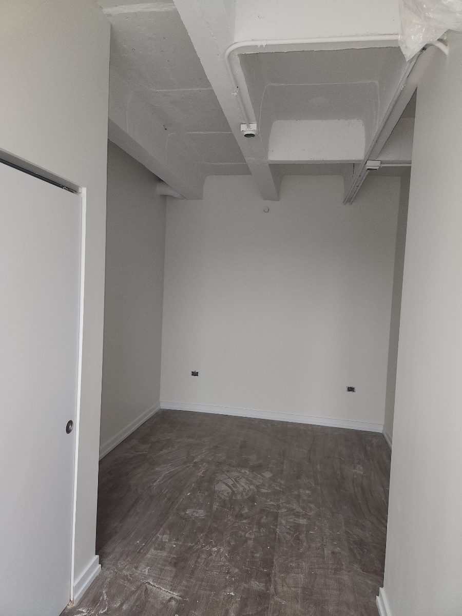 newly painted empty apartment room on Broadway Chicago IL Preview Image 4