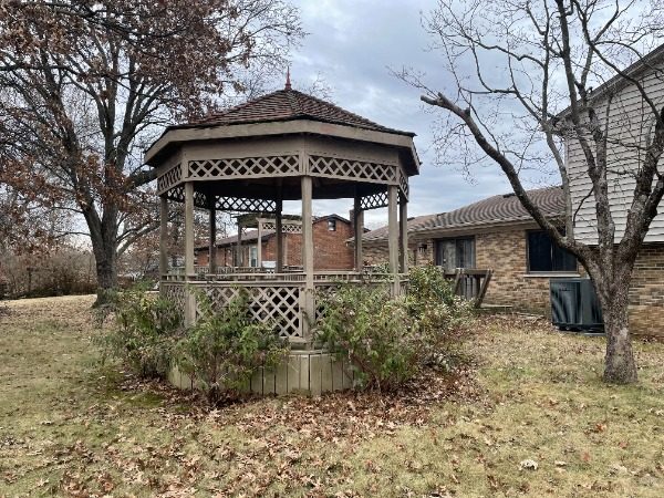 worn gazebo with damage Preview Image 18