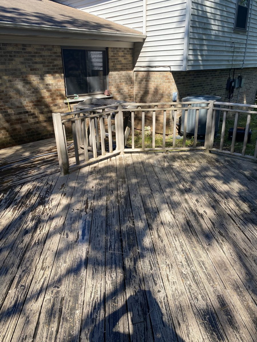 deck with repairs to railing Preview Image 9