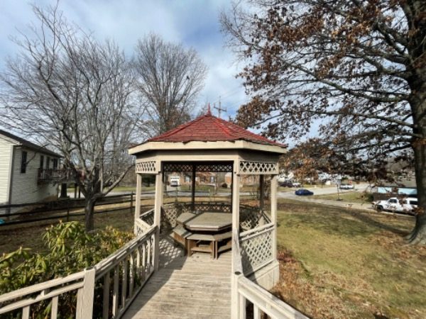 worn gazebo with damage Preview Image 24