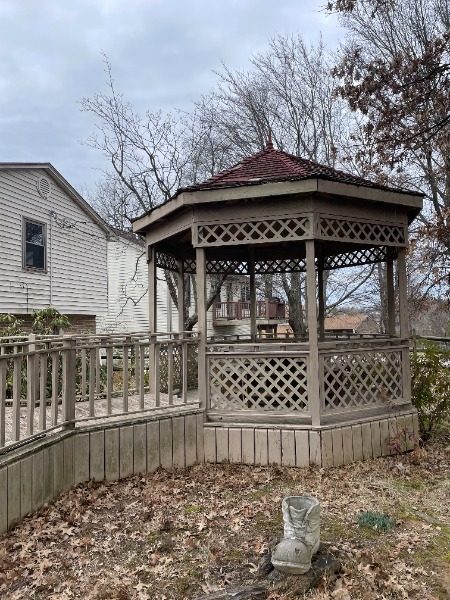 worn gazebo with damage Preview Image 13