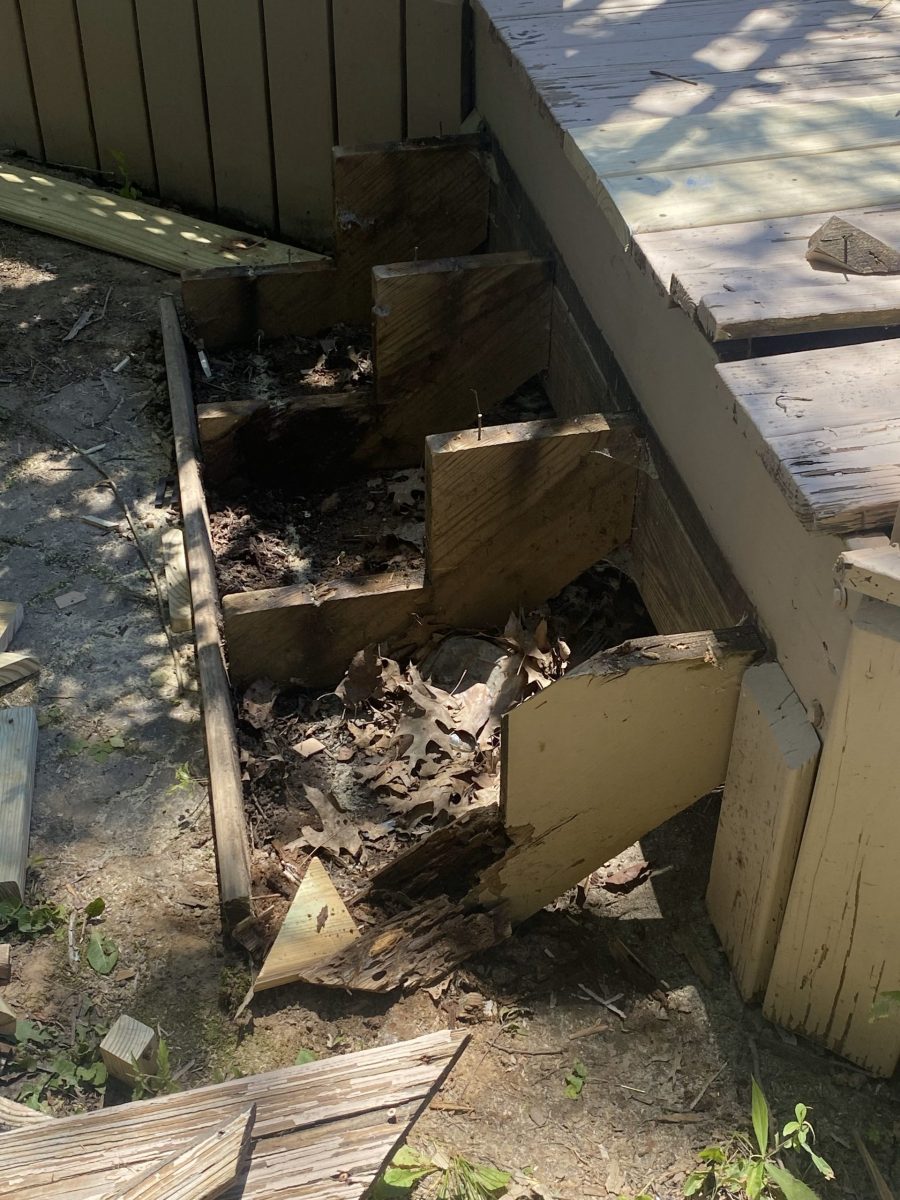 damaged deck steps Preview Image 7